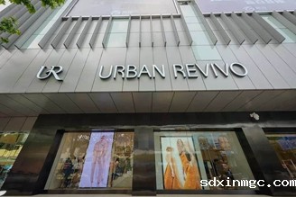 副会长王朝服饰旗下UR南京新百旗舰店盛大开业(图1)
